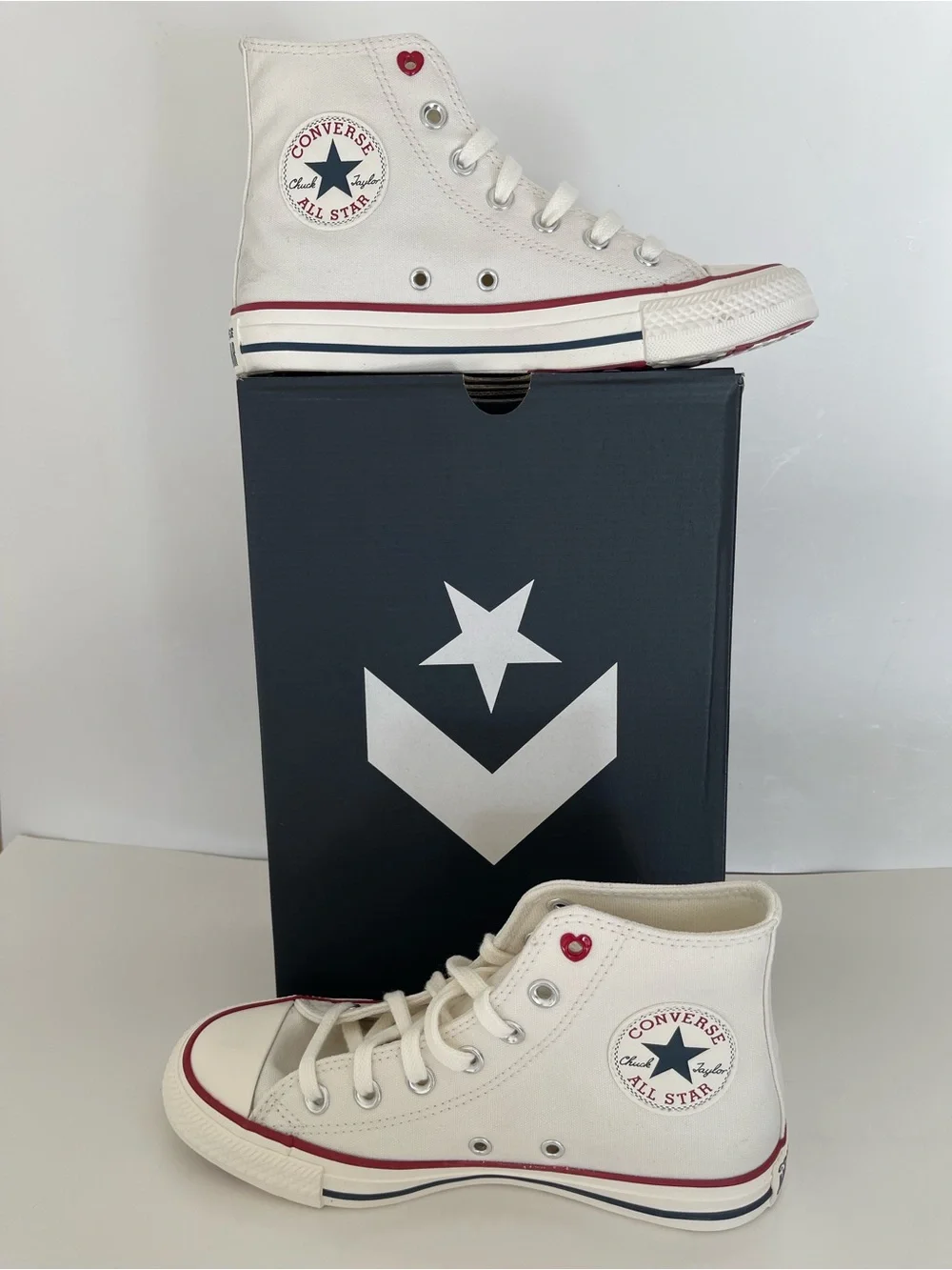 Converse Chuck Taylor All Star High top Women 6.5 Hearts style A19055C NIB